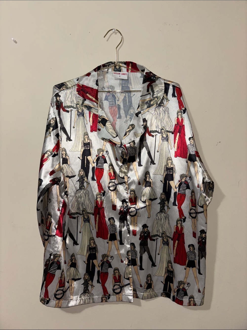 🎤🎶 Taylor Swift Satin Long Sleeve Button Down Pajama Shirt Size L 🎶🎤